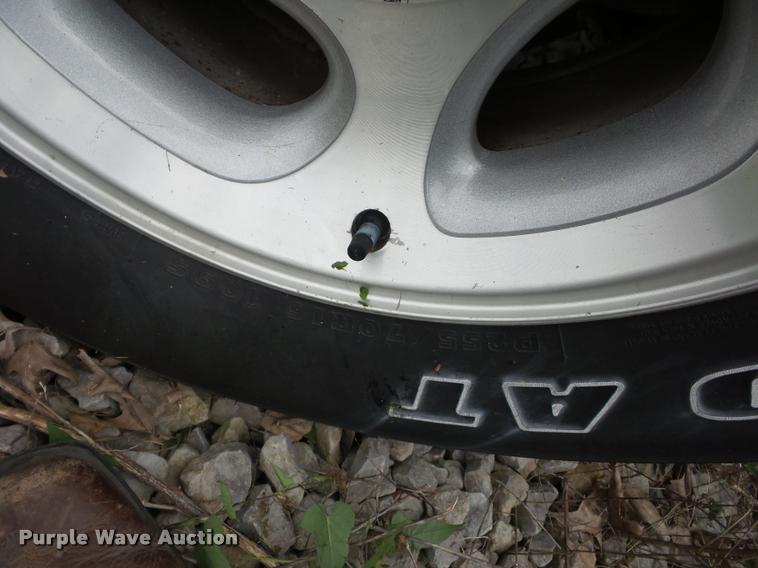 image for item L4303 2000 Ford Explorer SUV