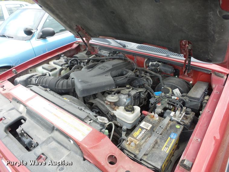 image for item L4303 2000 Ford Explorer SUV