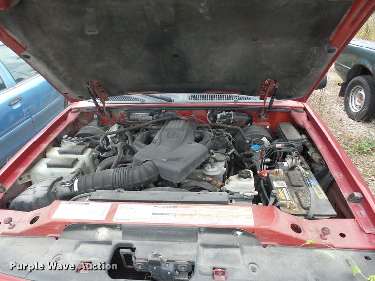 image for item L4303 2000 Ford Explorer SUV