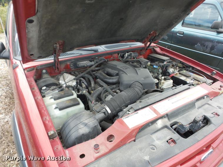 image for item L4303 2000 Ford Explorer SUV