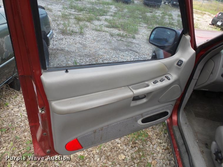 image for item L4303 2000 Ford Explorer SUV