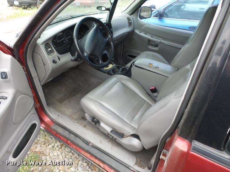 image for item L4303 2000 Ford Explorer SUV