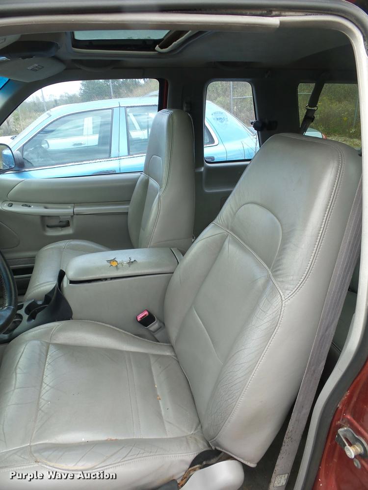 image for item L4303 2000 Ford Explorer SUV