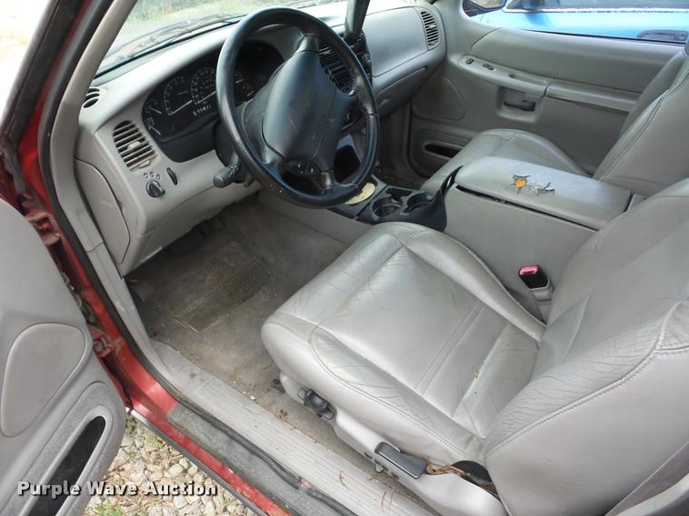 image for item L4303 2000 Ford Explorer SUV