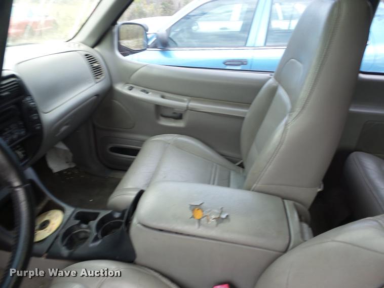 image for item L4303 2000 Ford Explorer SUV