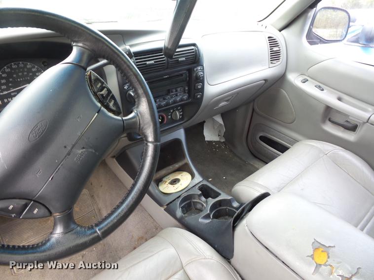 image for item L4303 2000 Ford Explorer SUV