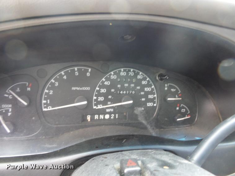 image for item L4303 2000 Ford Explorer SUV