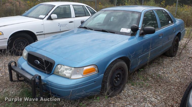image for item L4304 2005 Ford Crown Victoria Police Interceptor