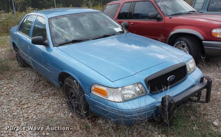 image for item L4304 2005 Ford Crown Victoria Police Interceptor