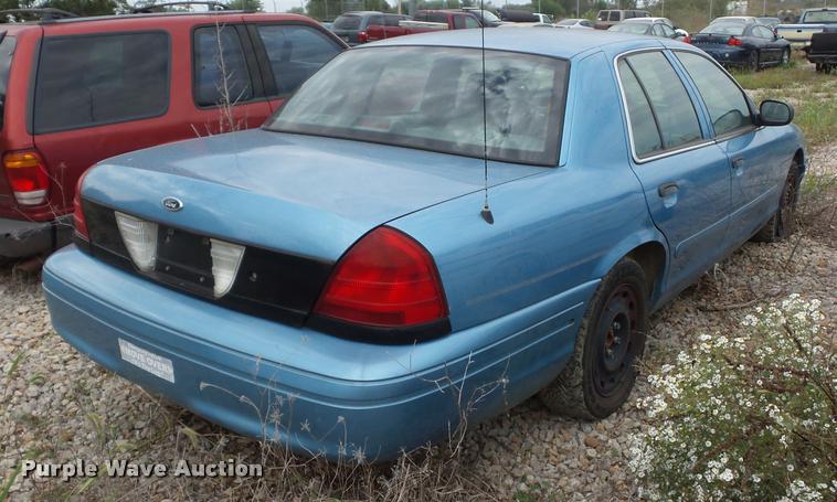image for item L4304 2005 Ford Crown Victoria Police Interceptor