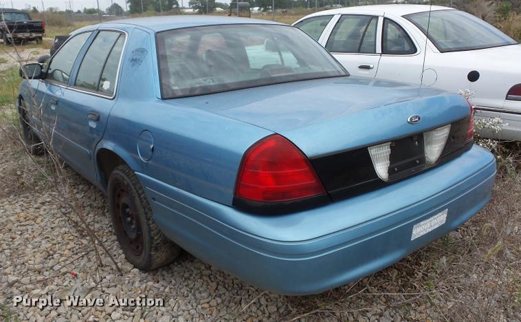 image for item L4304 2005 Ford Crown Victoria Police Interceptor