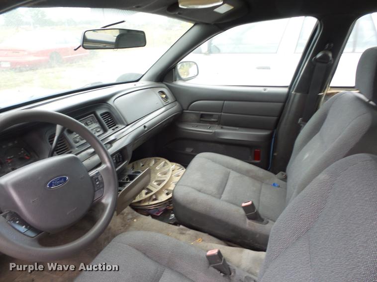 image for item L4304 2005 Ford Crown Victoria Police Interceptor