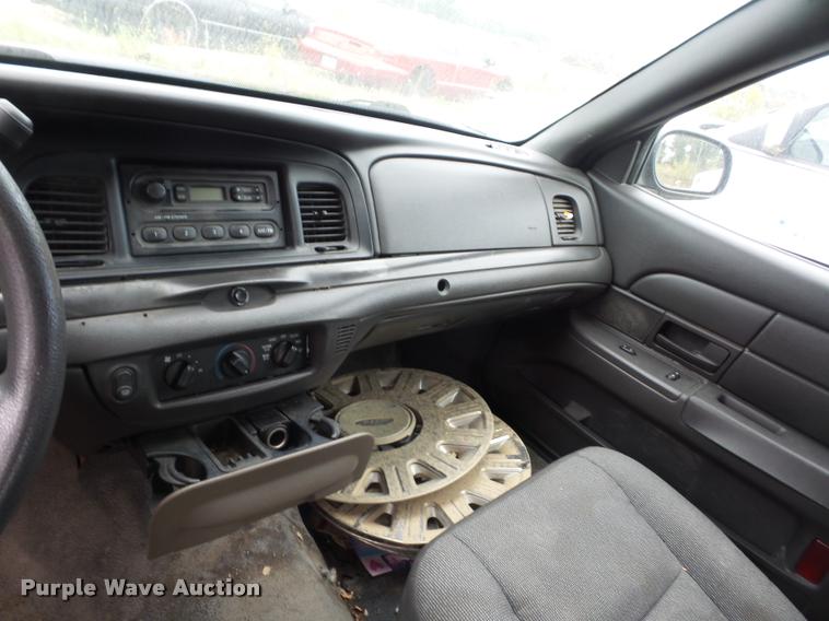 image for item L4304 2005 Ford Crown Victoria Police Interceptor