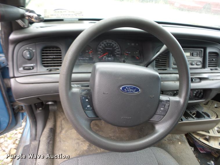image for item L4304 2005 Ford Crown Victoria Police Interceptor
