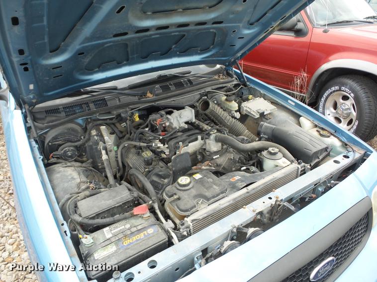 image for item L4304 2005 Ford Crown Victoria Police Interceptor