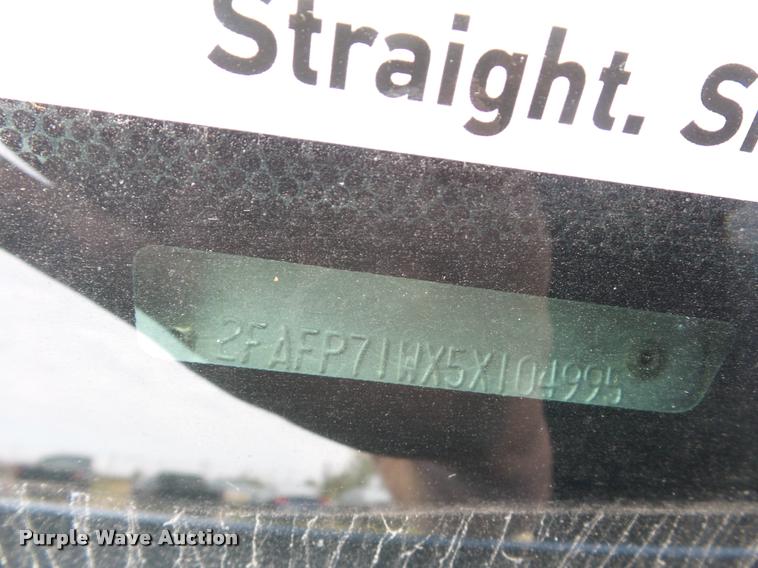 image for item L4304 2005 Ford Crown Victoria Police Interceptor