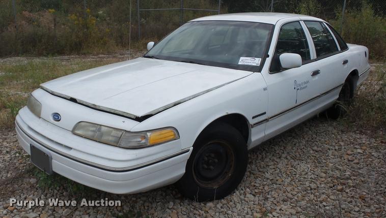 image for item L4305 1992 Ford Crown Victoria
