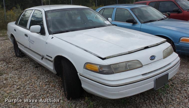 image for item L4305 1992 Ford Crown Victoria