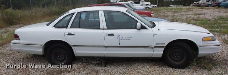 image for item L4305 1992 Ford Crown Victoria