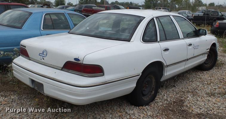 image for item L4305 1992 Ford Crown Victoria