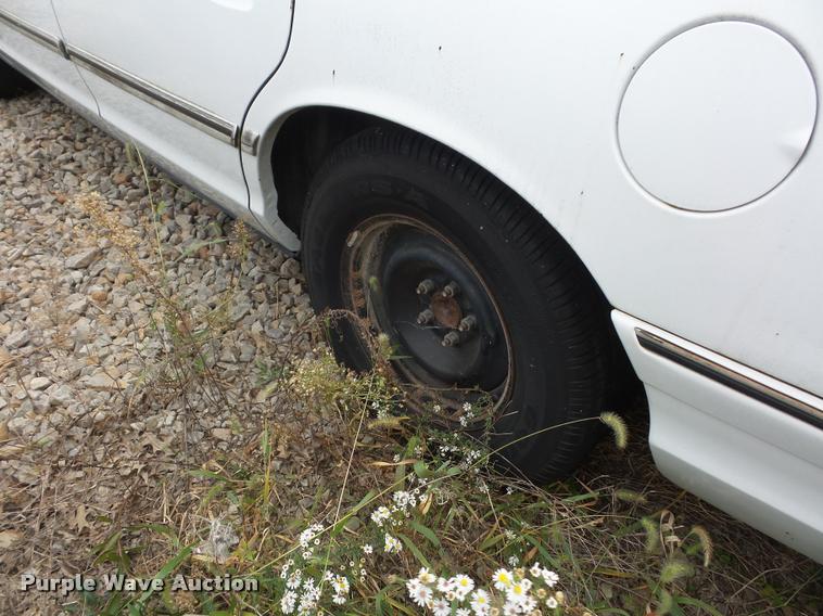 image for item L4305 1992 Ford Crown Victoria