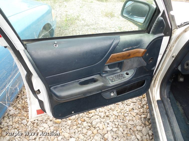 image for item L4305 1992 Ford Crown Victoria