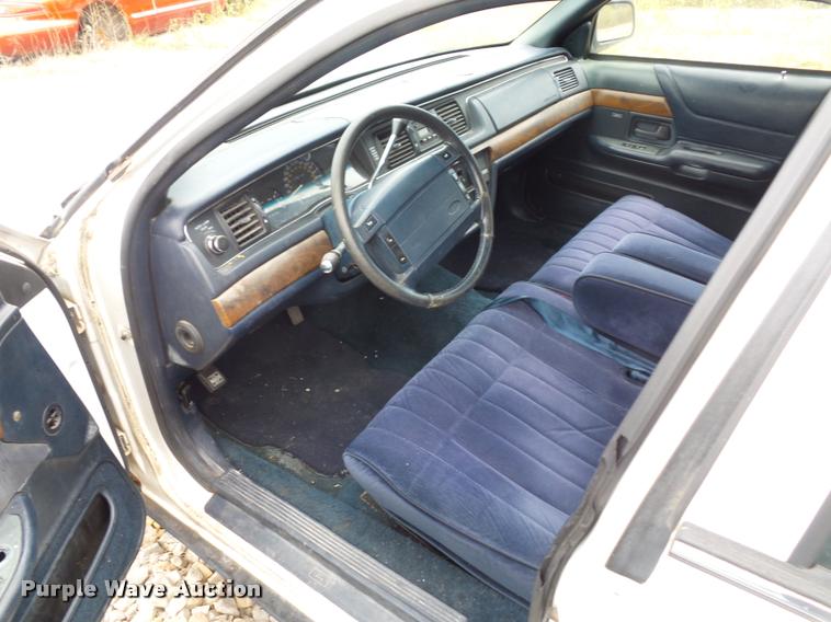 image for item L4305 1992 Ford Crown Victoria