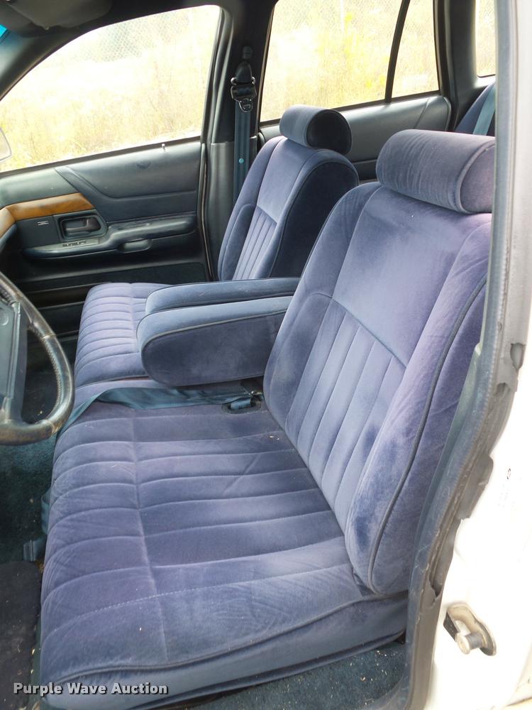 image for item L4305 1992 Ford Crown Victoria