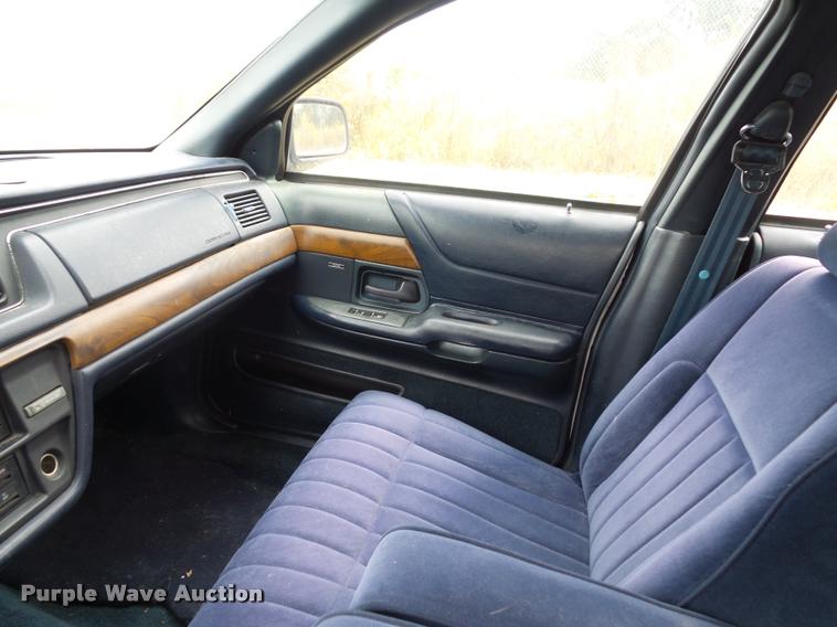 image for item L4305 1992 Ford Crown Victoria