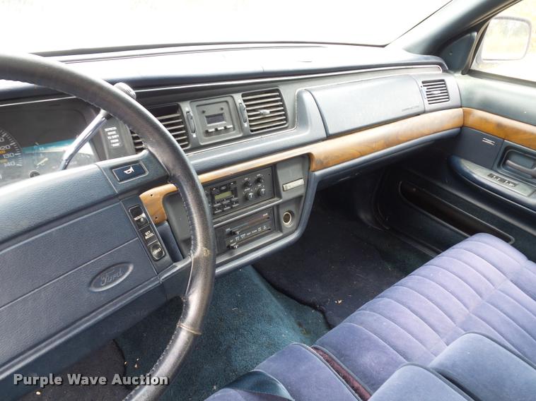 image for item L4305 1992 Ford Crown Victoria
