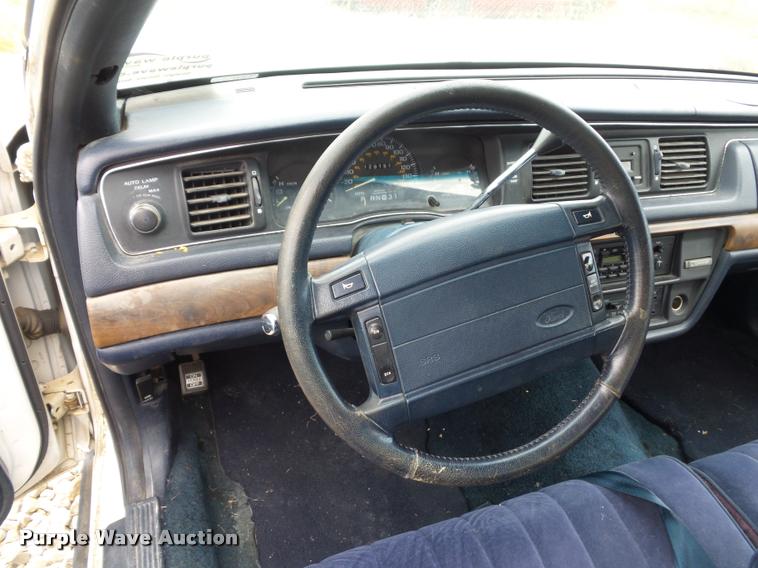 image for item L4305 1992 Ford Crown Victoria