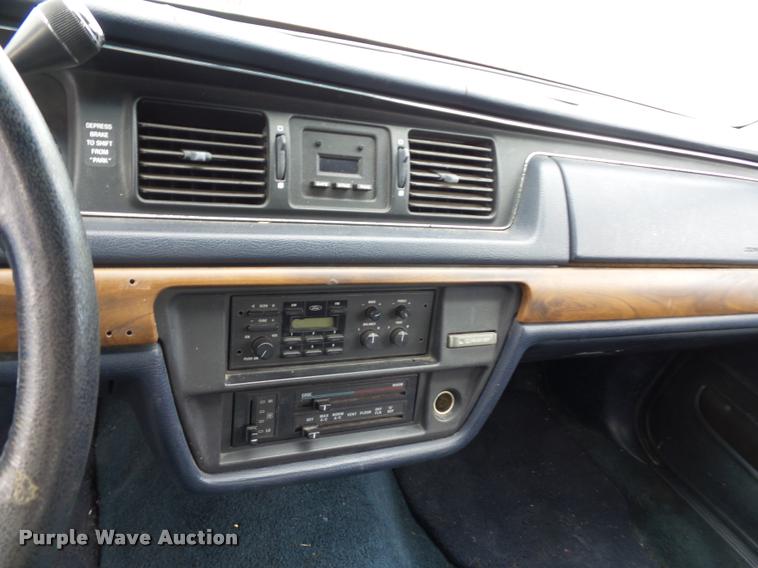 image for item L4305 1992 Ford Crown Victoria