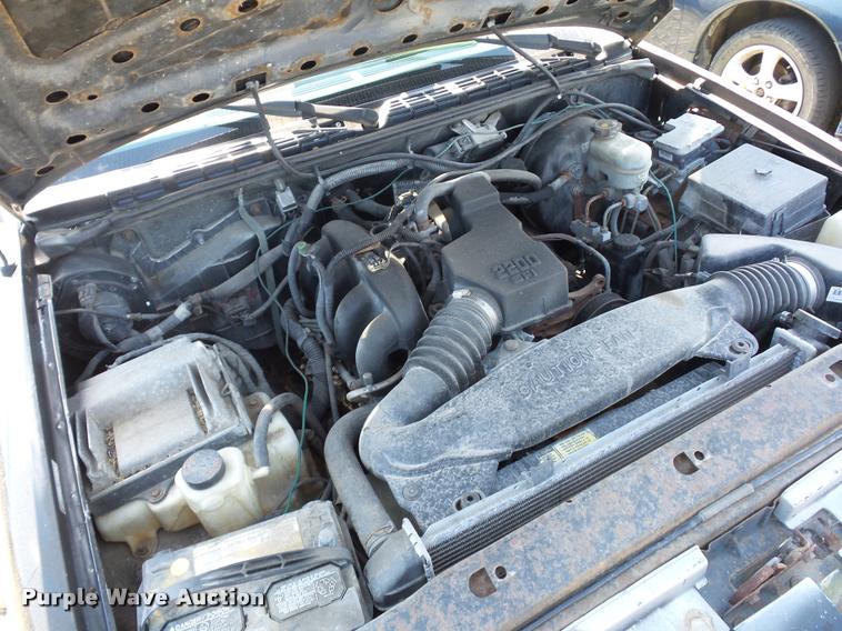 image for item L4306 2000 Chevrolet S10 pickup truck