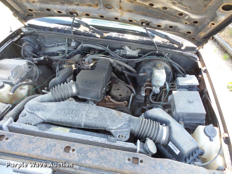 image for item L4306 2000 Chevrolet S10 pickup truck