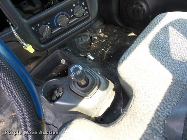 image for item L4306 2000 Chevrolet S10 pickup truck