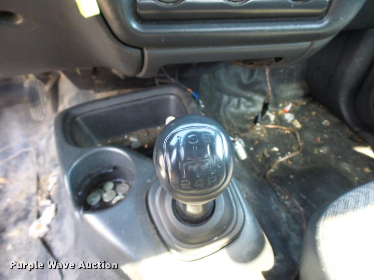 image for item L4306 2000 Chevrolet S10 pickup truck