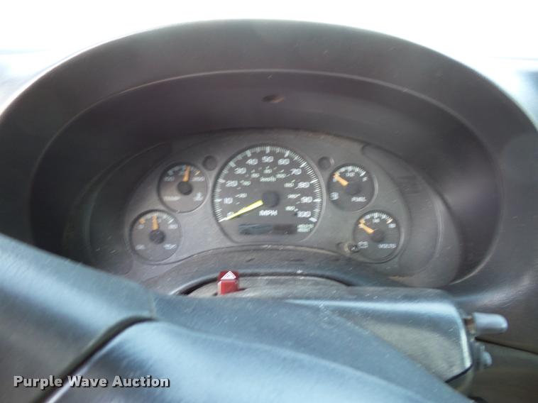 image for item L4306 2000 Chevrolet S10 pickup truck