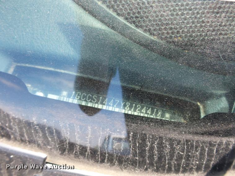 image for item L4306 2000 Chevrolet S10 pickup truck