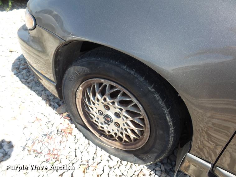 image for item L4307 2000 Pontiac Grand Prix
