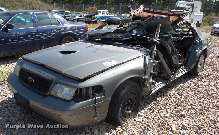 image for item L4313 2003 Ford Crown Victoria Police Interceptor