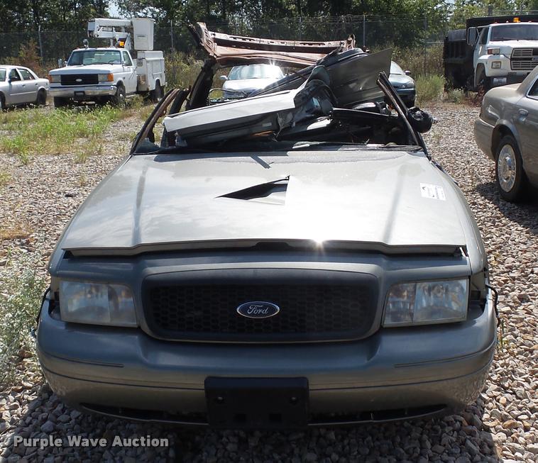 image for item L4313 2003 Ford Crown Victoria Police Interceptor
