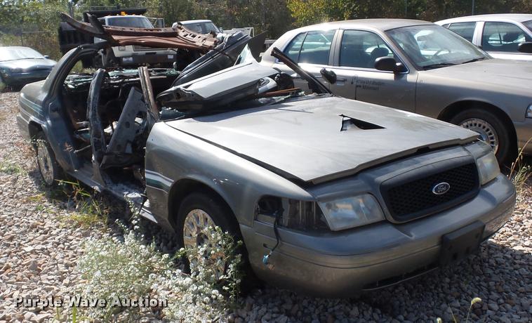 image for item L4313 2003 Ford Crown Victoria Police Interceptor