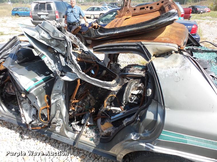 image for item L4313 2003 Ford Crown Victoria Police Interceptor