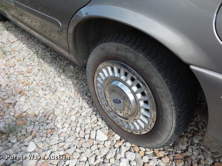 image for item L4314 2001 Ford Crown Victoria Police Interceptor