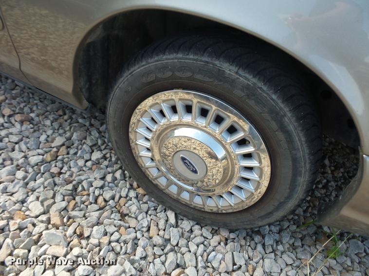 image for item L4314 2001 Ford Crown Victoria Police Interceptor