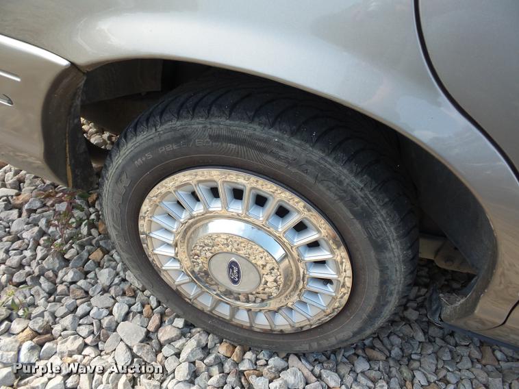 image for item L4314 2001 Ford Crown Victoria Police Interceptor