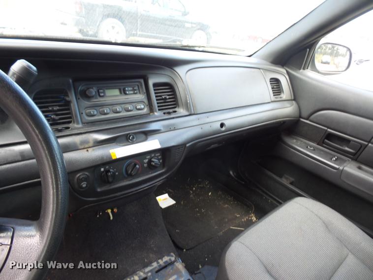 image for item L4315 2006 Ford Crown Victoria Police Interceptor