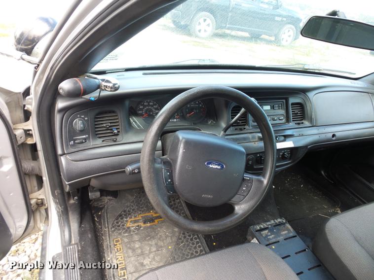 image for item L4315 2006 Ford Crown Victoria Police Interceptor