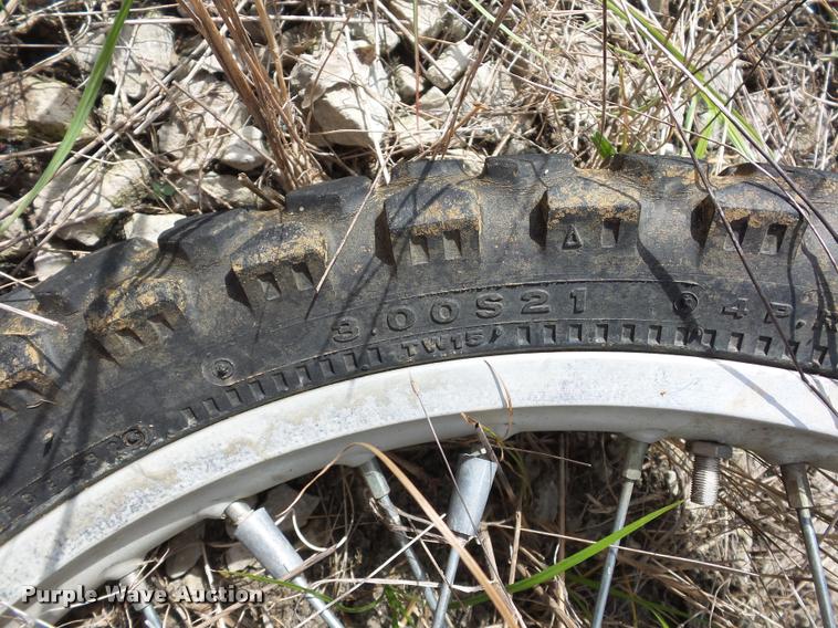 image for item L4316 1983 Yamaha XT motorcycle