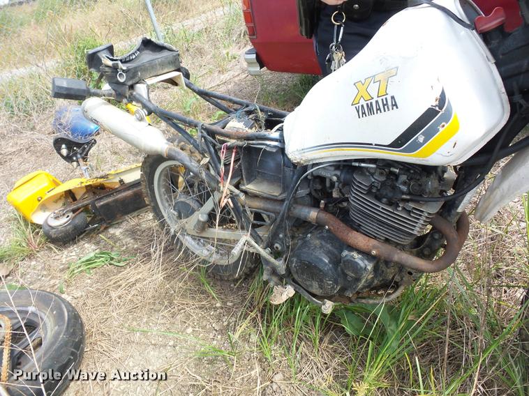 image for item L4316 1983 Yamaha XT motorcycle